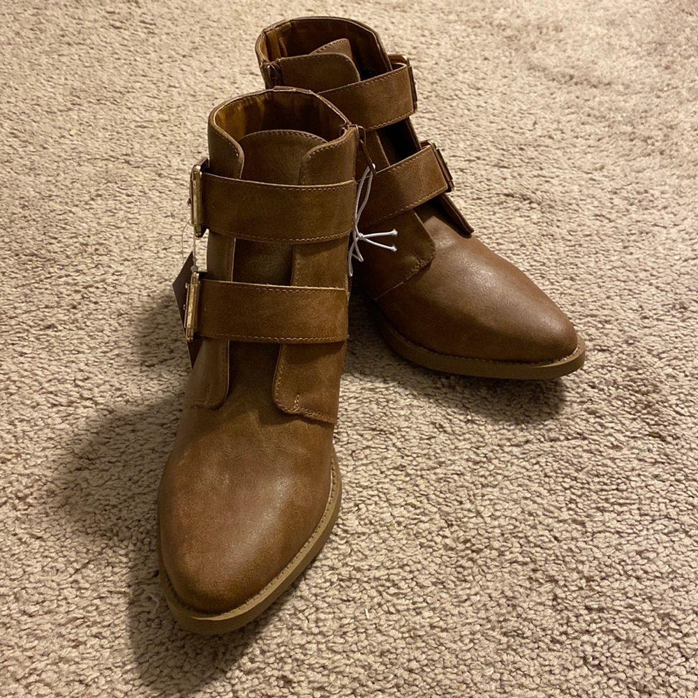 Size: 4Y/6W